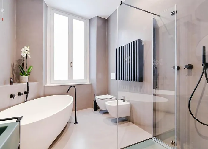 Cathedral - The House Of Travelers 코모