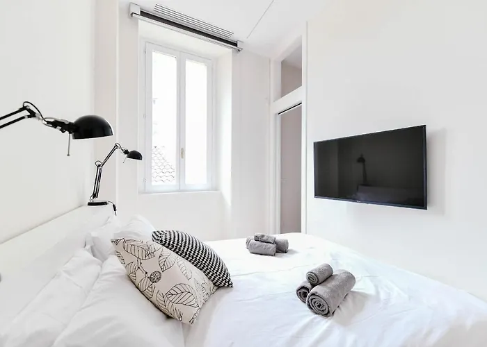 Cathedral - The House Of Travelers 코모